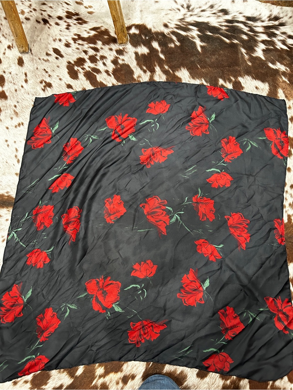 Rose print wild rag 11 inches by 7 inches - good condition